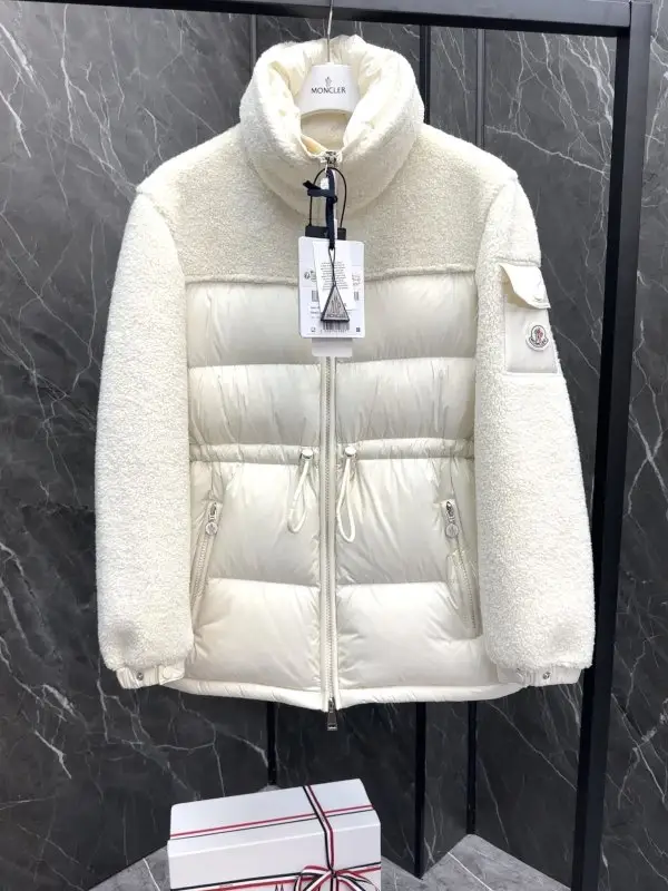 Moncler — Пуховик жіночий