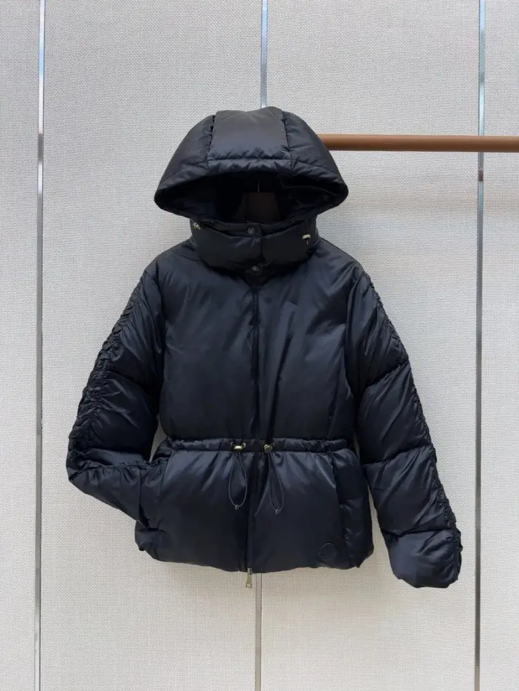 Moncler — Пуховик женский