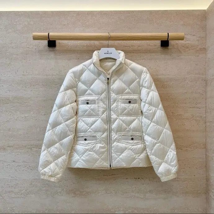 Moncler — Пуховик женский
