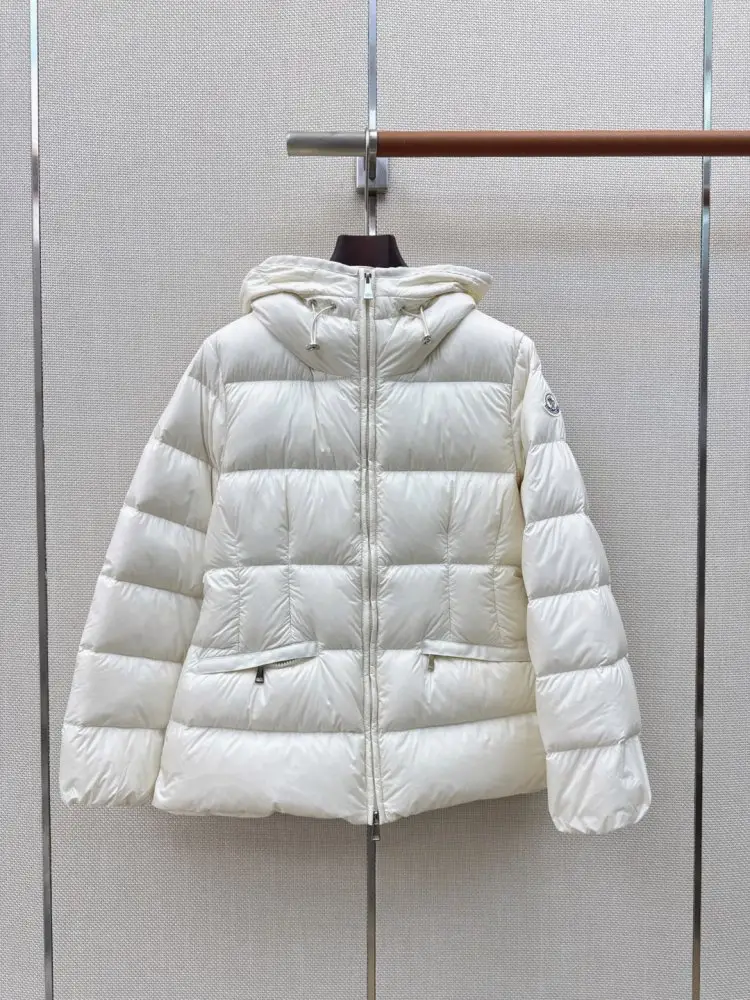 Moncler — Пуховик женский