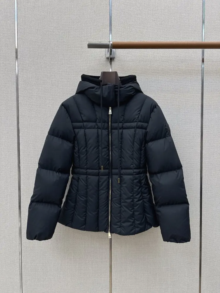Moncler — Пуховик женский