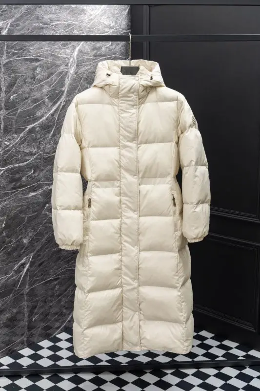 Moncler — Пуховик женский