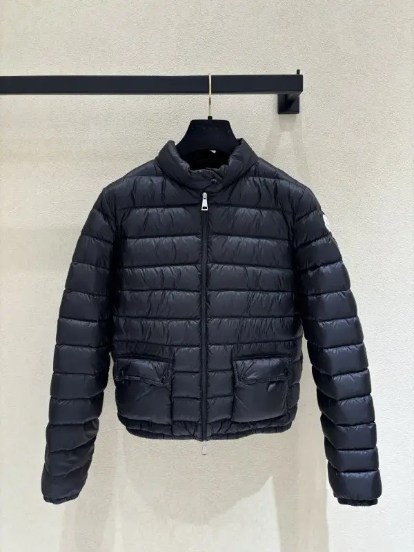 Moncler — Пуховик жіночий
