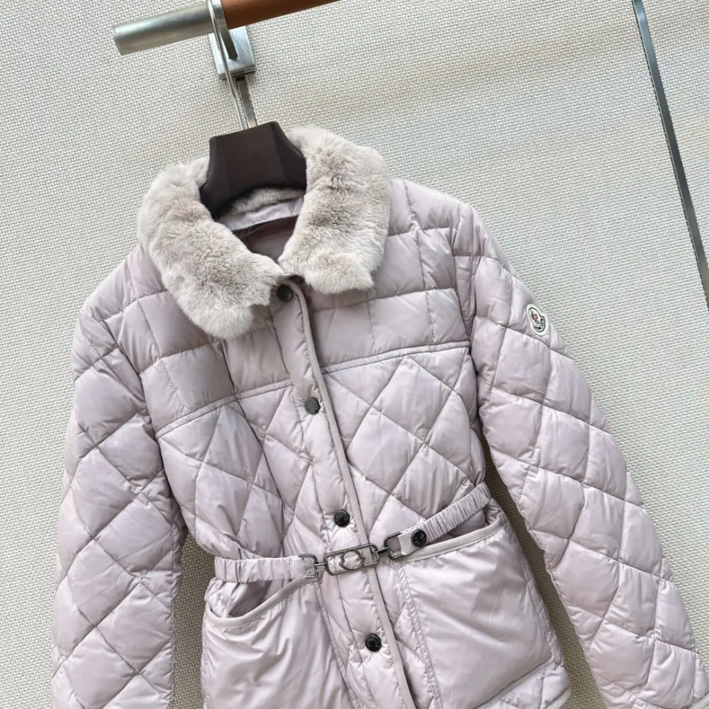 Moncler Down jacket female — Photo 2