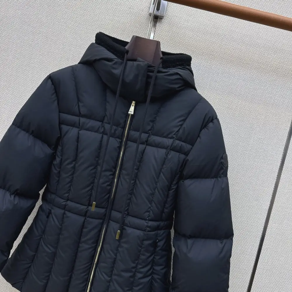 Moncler Пуховик женский — Фото 2