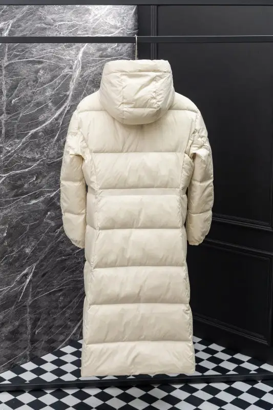 Moncler Down jacket female — Photo 2