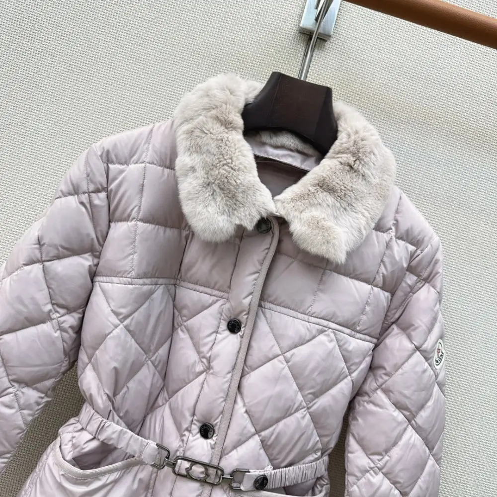 Moncler Down jacket female — Photo 3