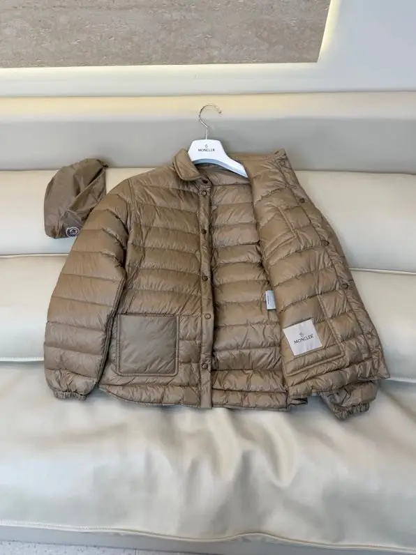 Moncler Пуховик женский — Фото 3