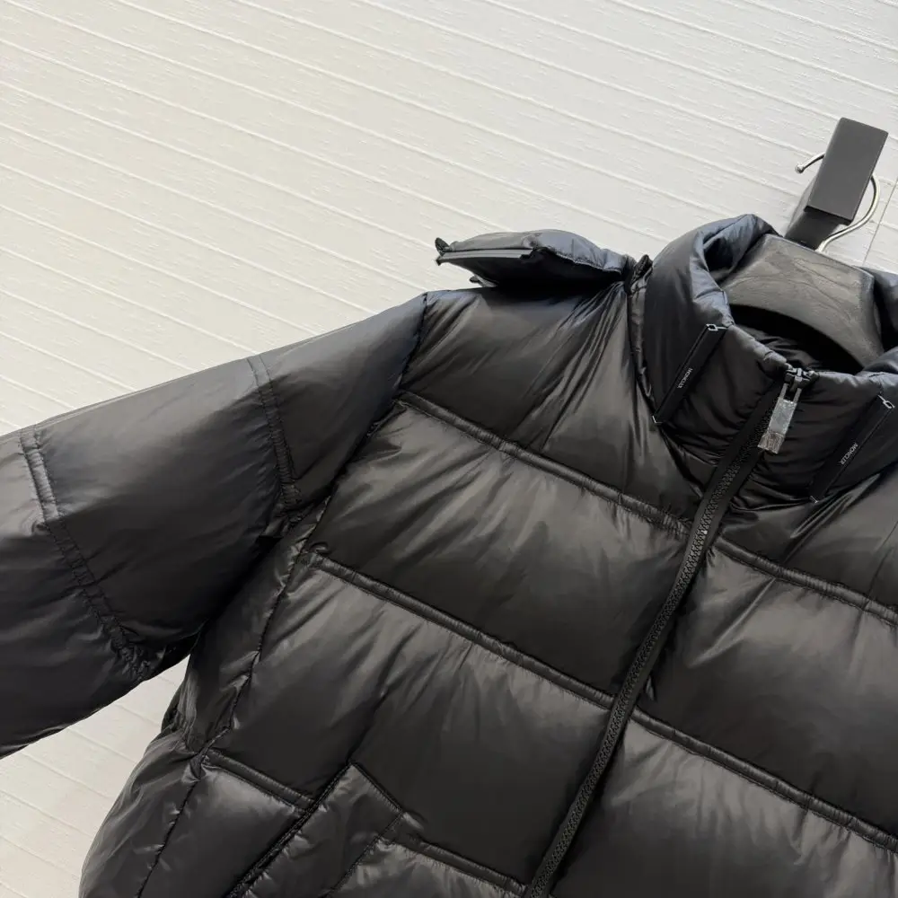 Moncler Down jacket female — Photo 3