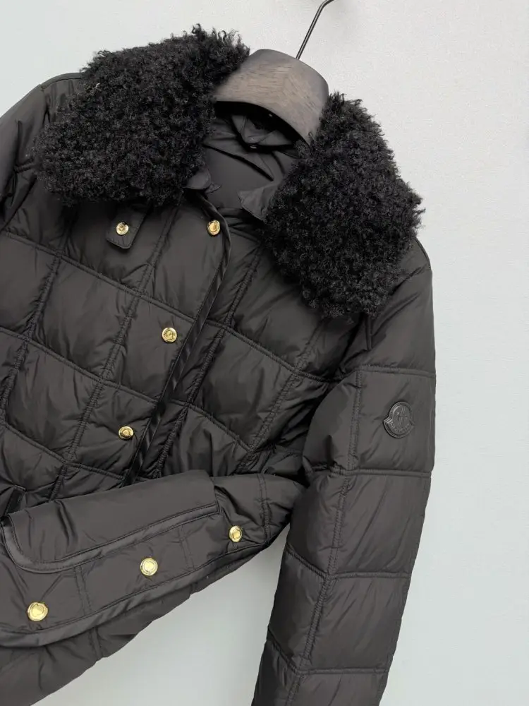 Moncler Down jacket female — Photo 3