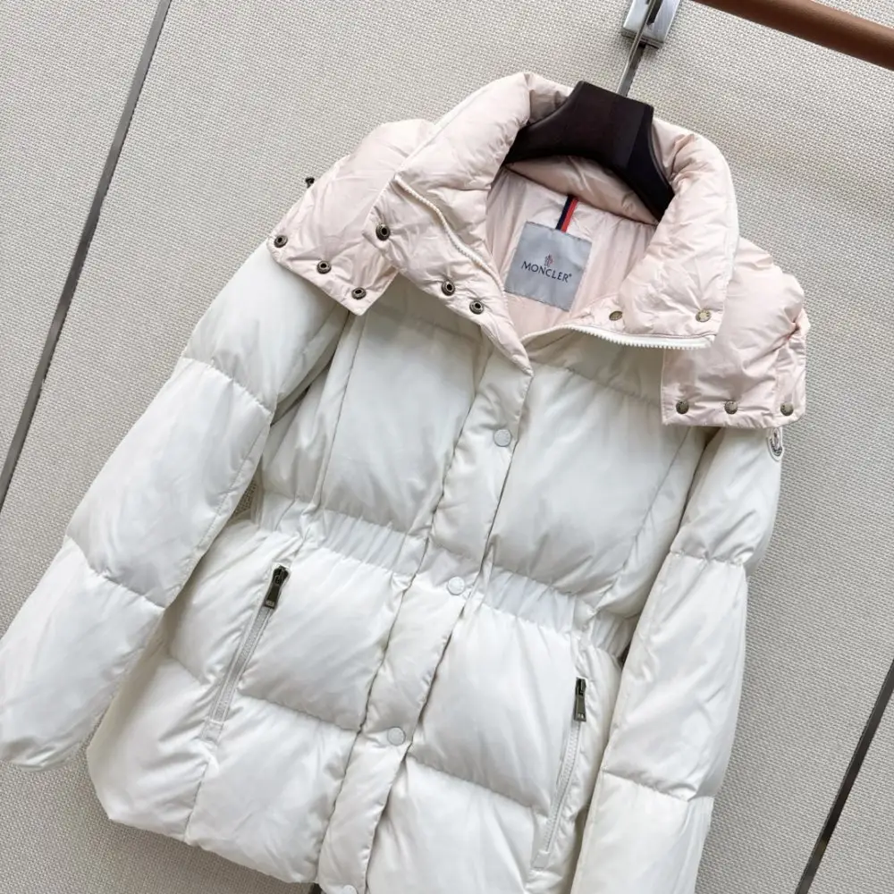 Moncler Пуховик женский — Фото 3