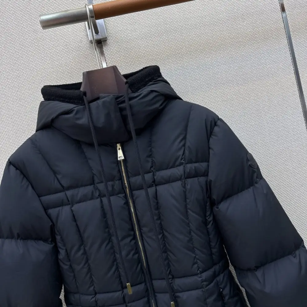 Moncler Пуховик женский — Фото 3