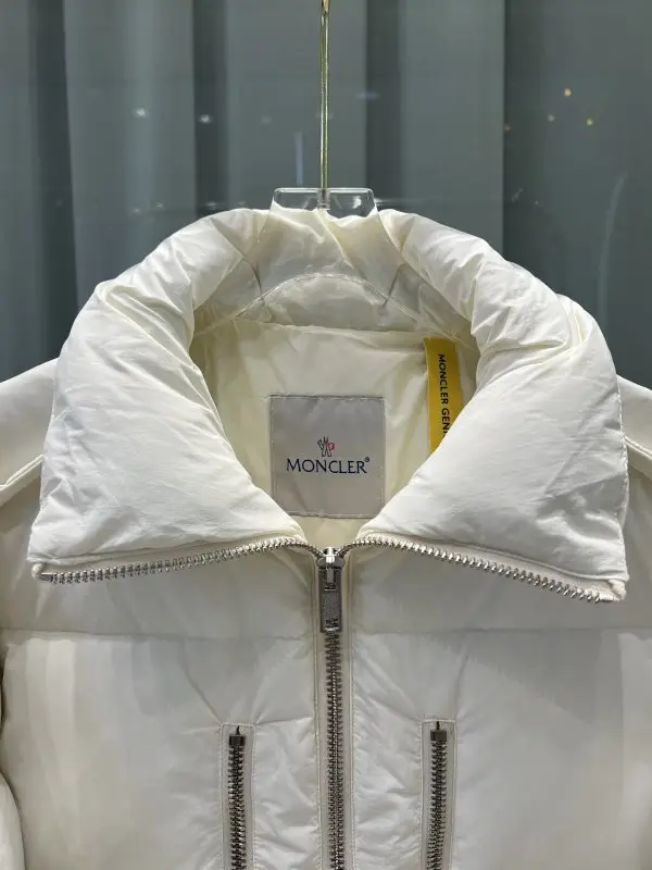 Moncler Пуховик женский — Фото 3