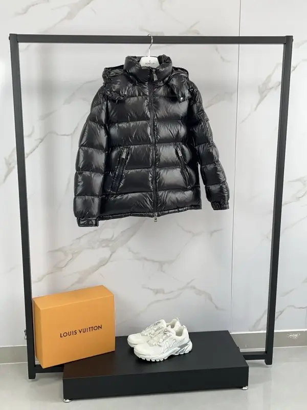 Moncler Пуховик женский — Фото 3