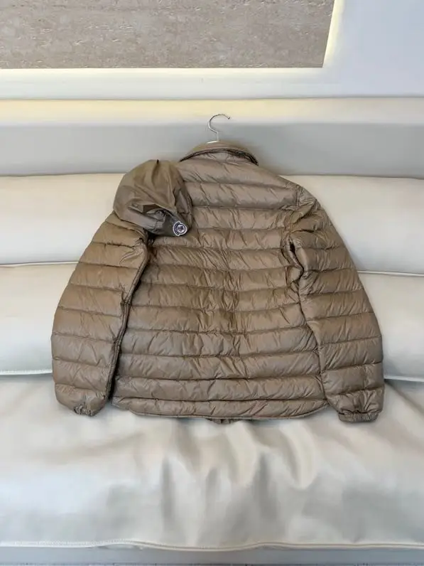 Moncler Пуховик женский — Фото 4