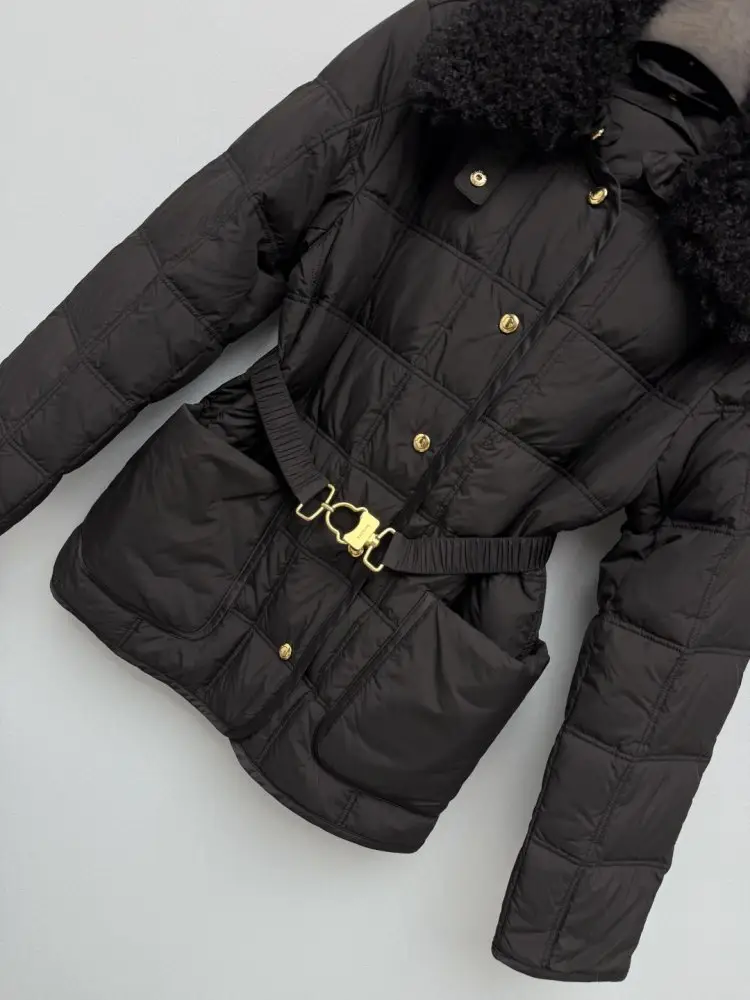 Moncler Down jacket female — Photo 4