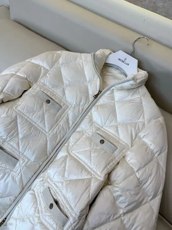 Moncler Пуховик женский — Фото 4