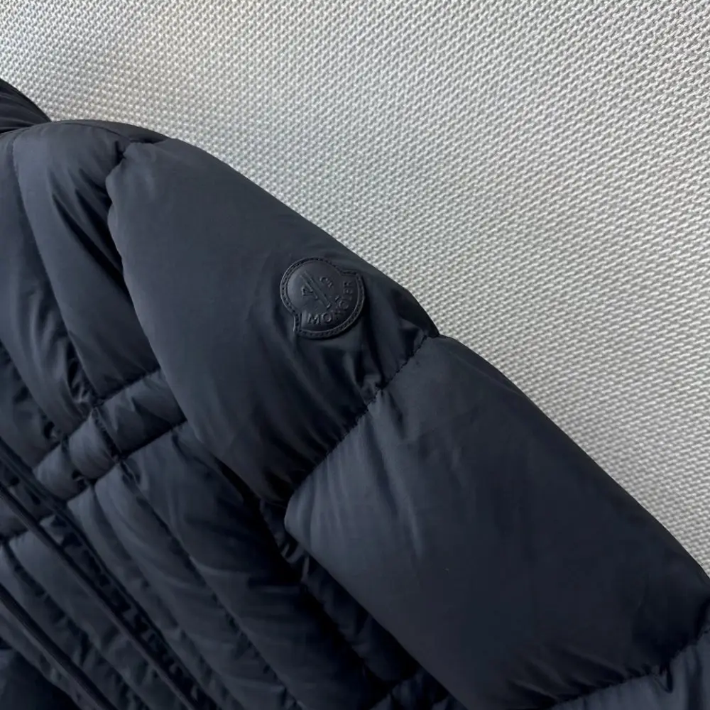 Moncler Пуховик женский — Фото 4