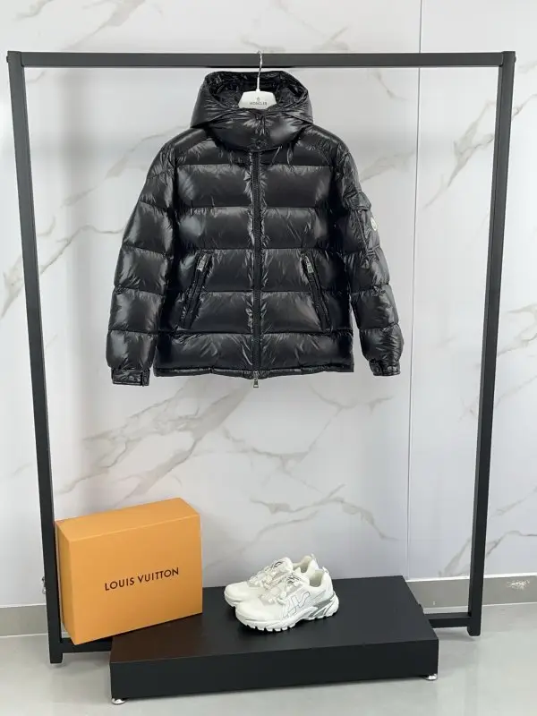 Moncler Пуховик женский — Фото 4