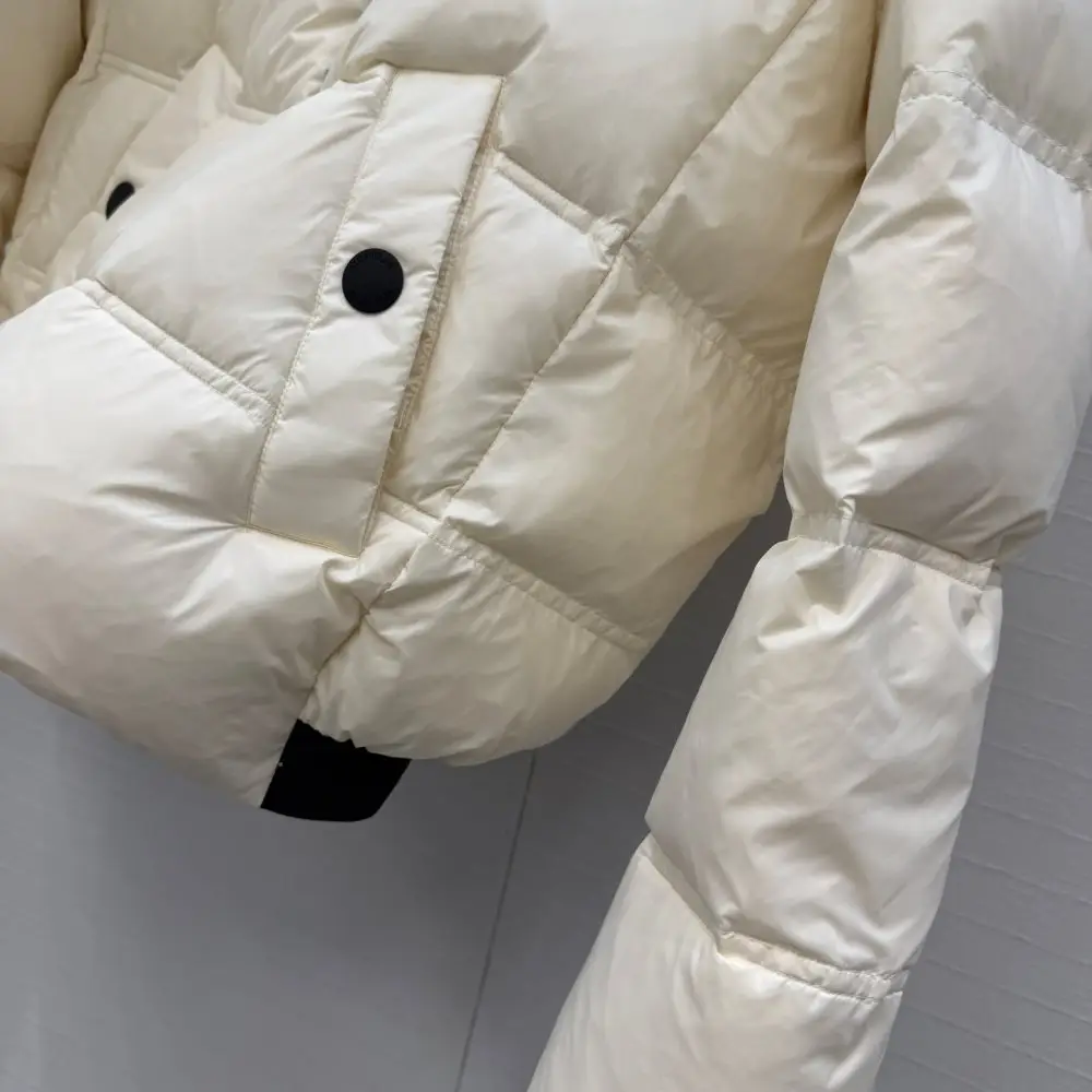 Moncler Down jacket female — Photo 5