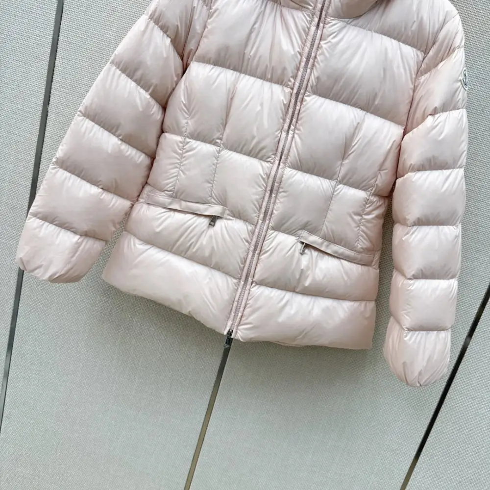 Moncler Down jacket female — Photo 5