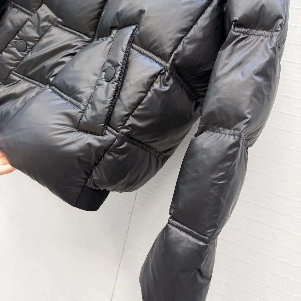 Moncler Down jacket female — Photo 5