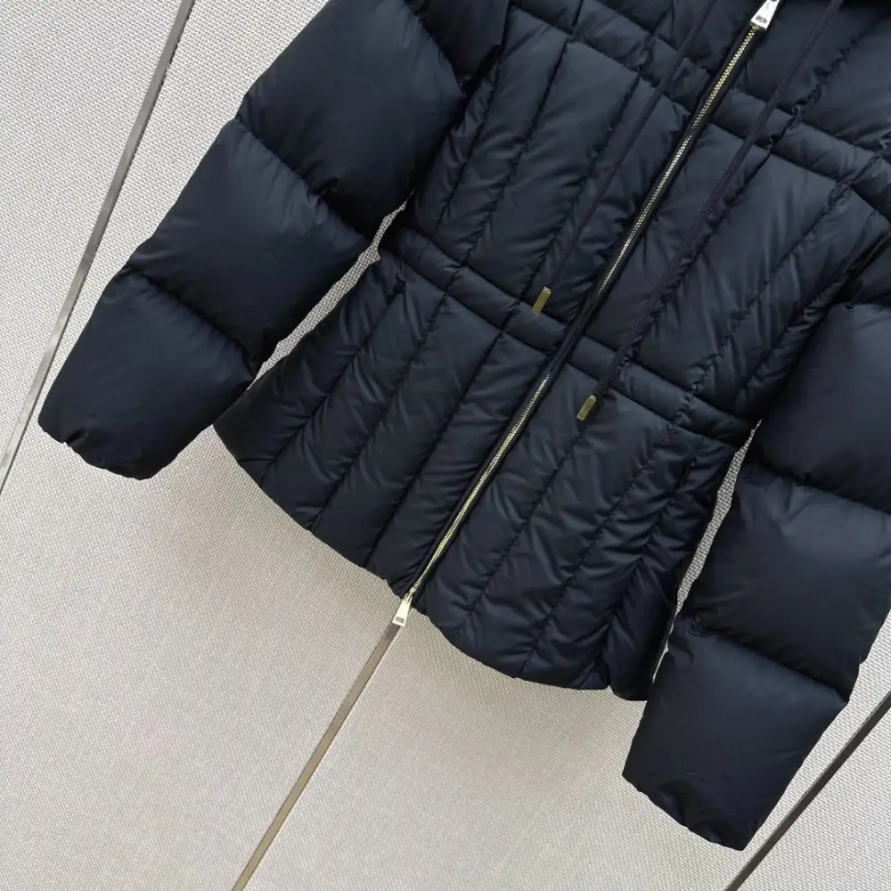 Moncler Пуховик женский — Фото 5