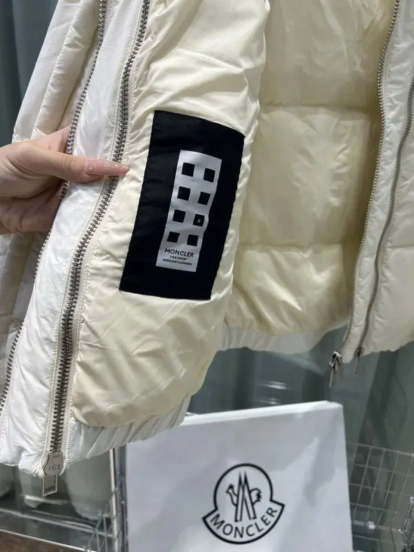 Moncler Пуховик женский — Фото 5