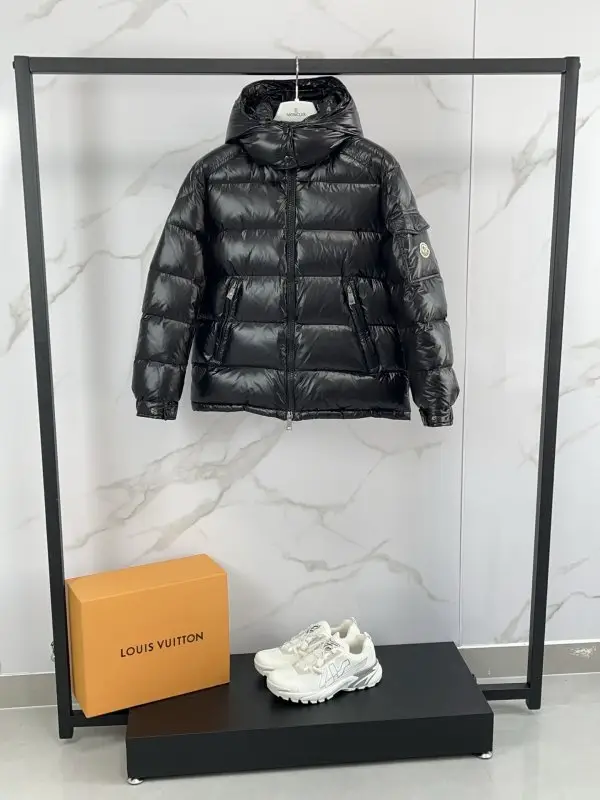 Moncler Пуховик женский — Фото 5