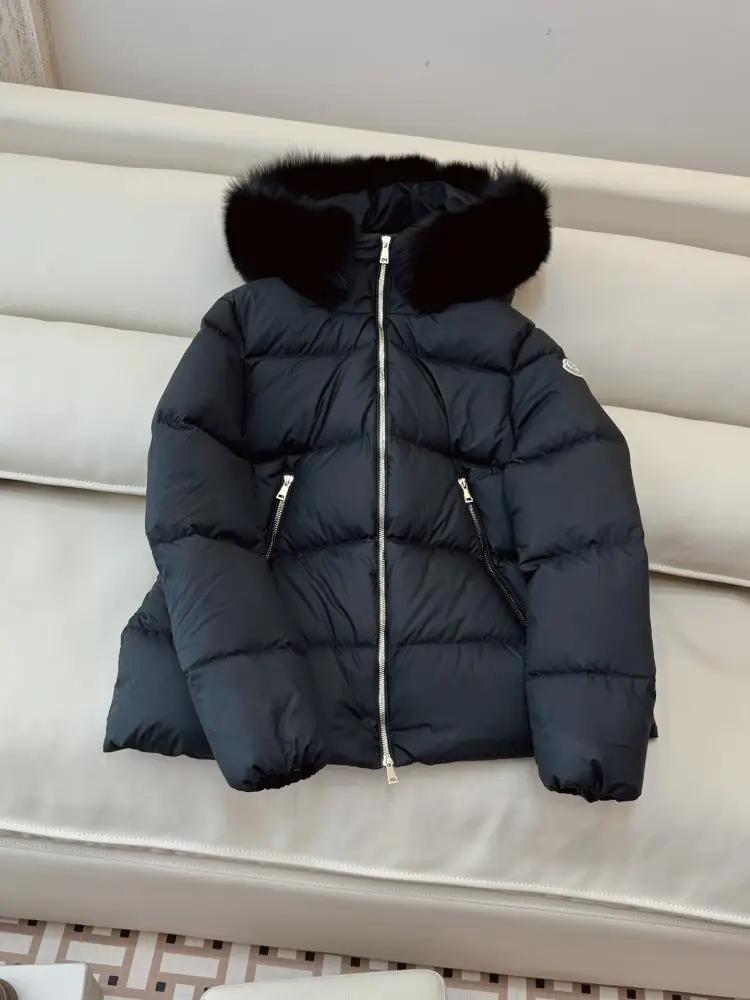 Moncler — Куртка пуховик женская с воротником из лисьего меха