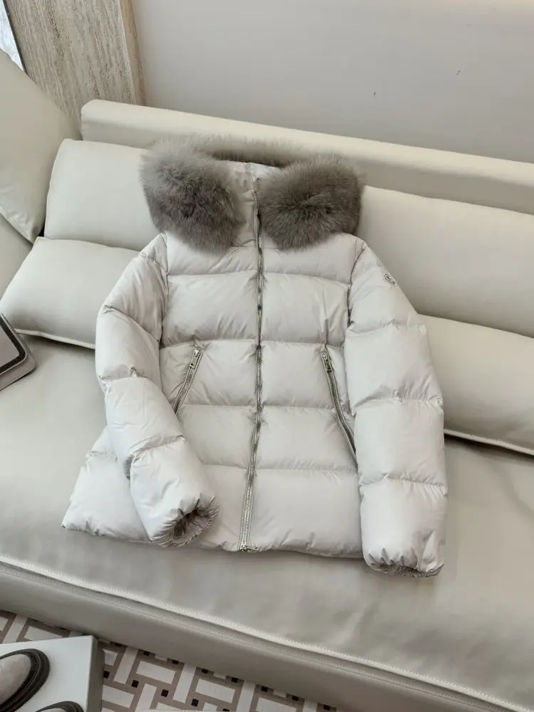 Moncler — Куртка пуховик женская с воротником из лисьего меха