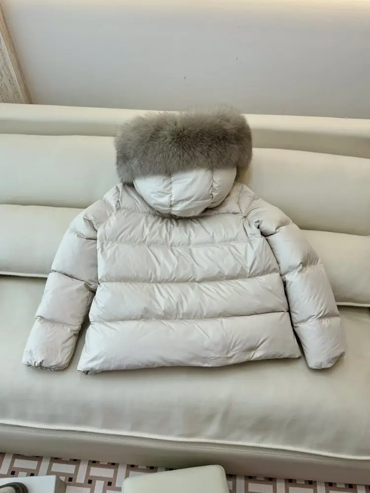 Moncler Куртка пуховик женская с воротником из лисьего меха — Фото 2