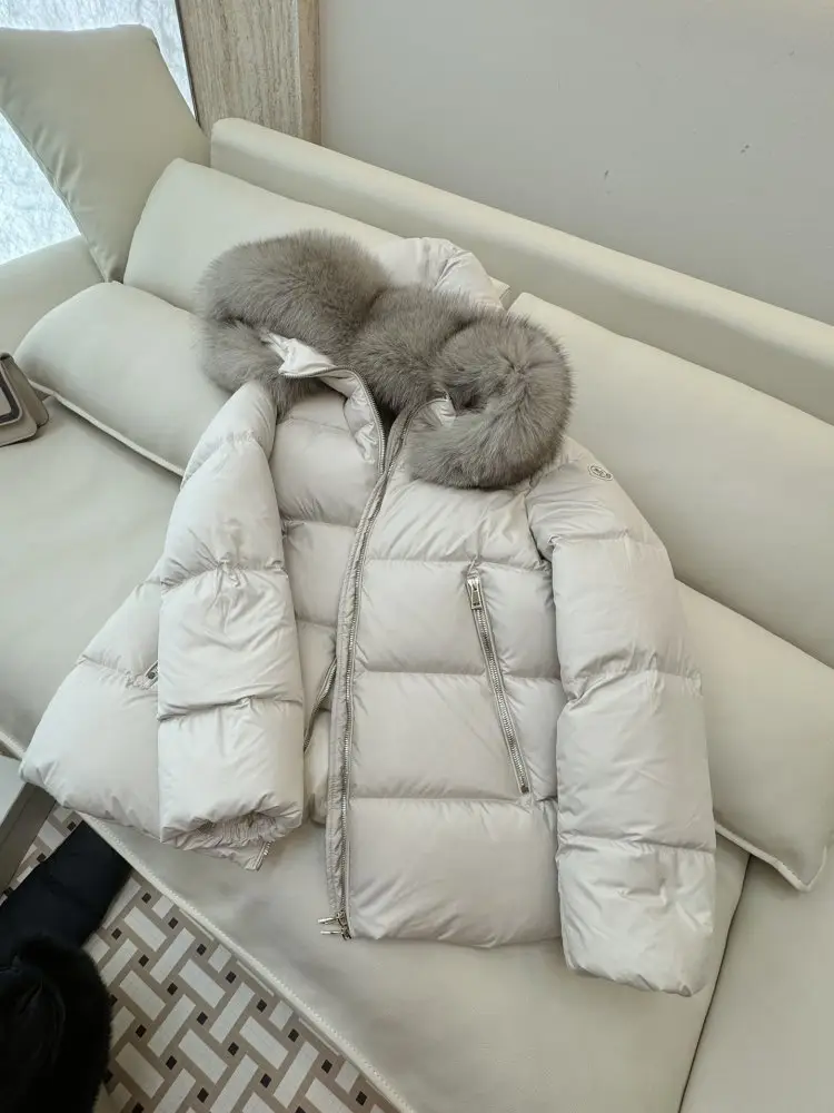 Moncler Куртка пуховик женская с воротником из лисьего меха — Фото 3