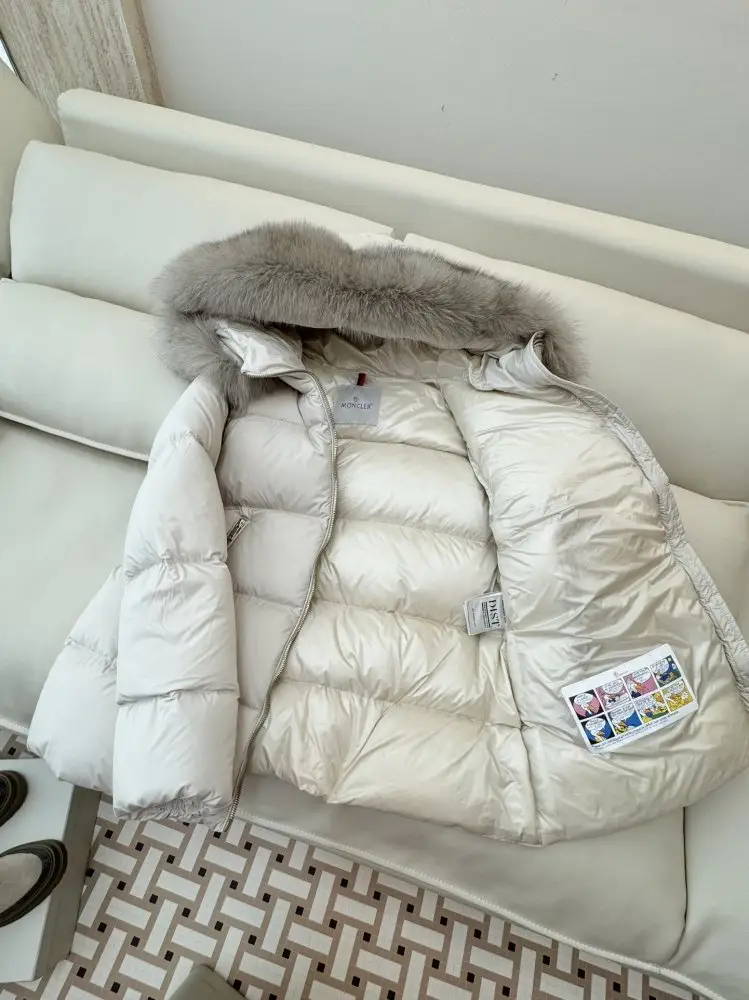 Moncler Куртка пуховик женская с воротником из лисьего меха — Фото 4