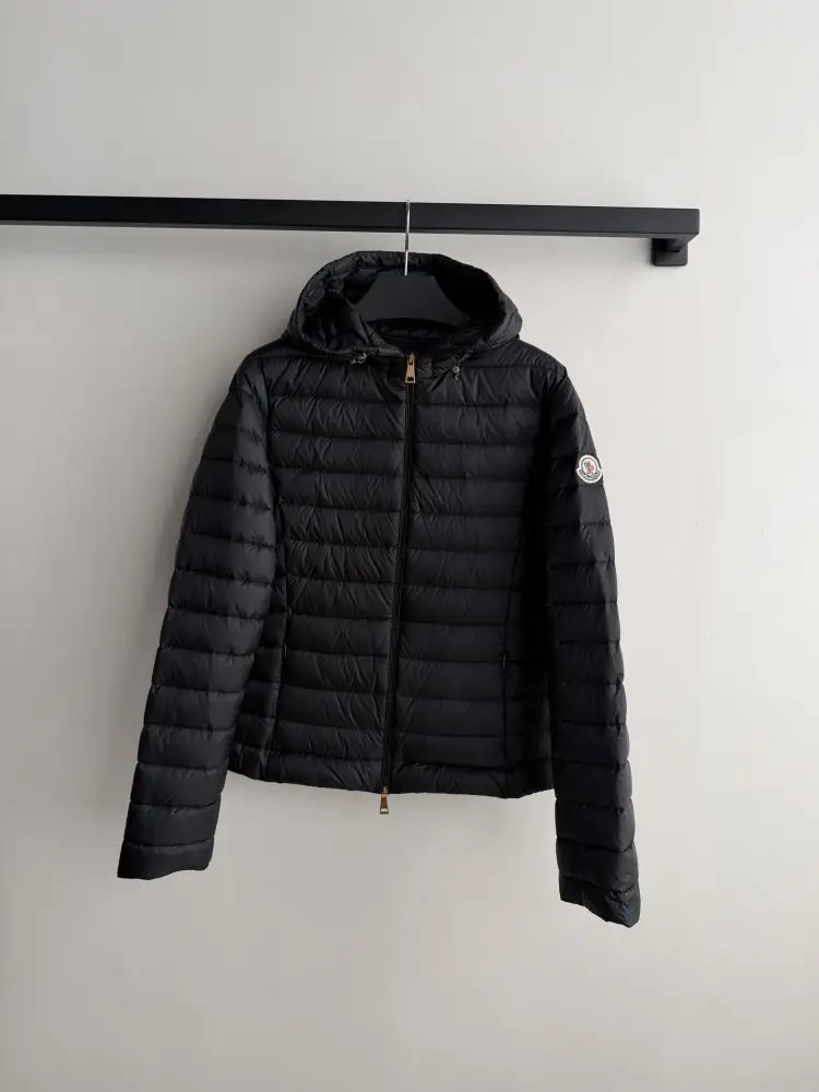 Moncler Jacket women's — Photo 1