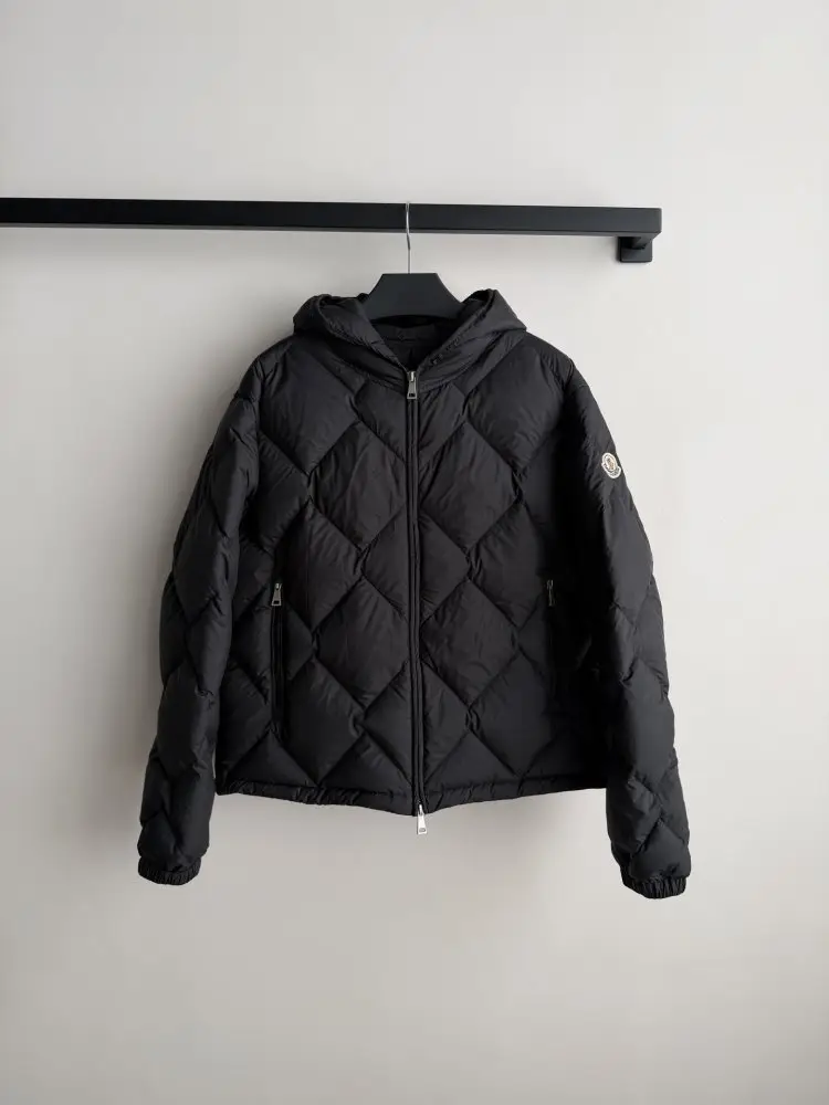 Moncler Куртка женская — Фото 1