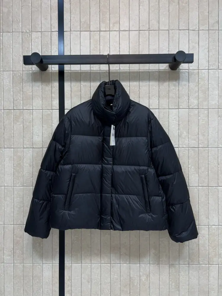 Moncler Куртка женская — Фото 1