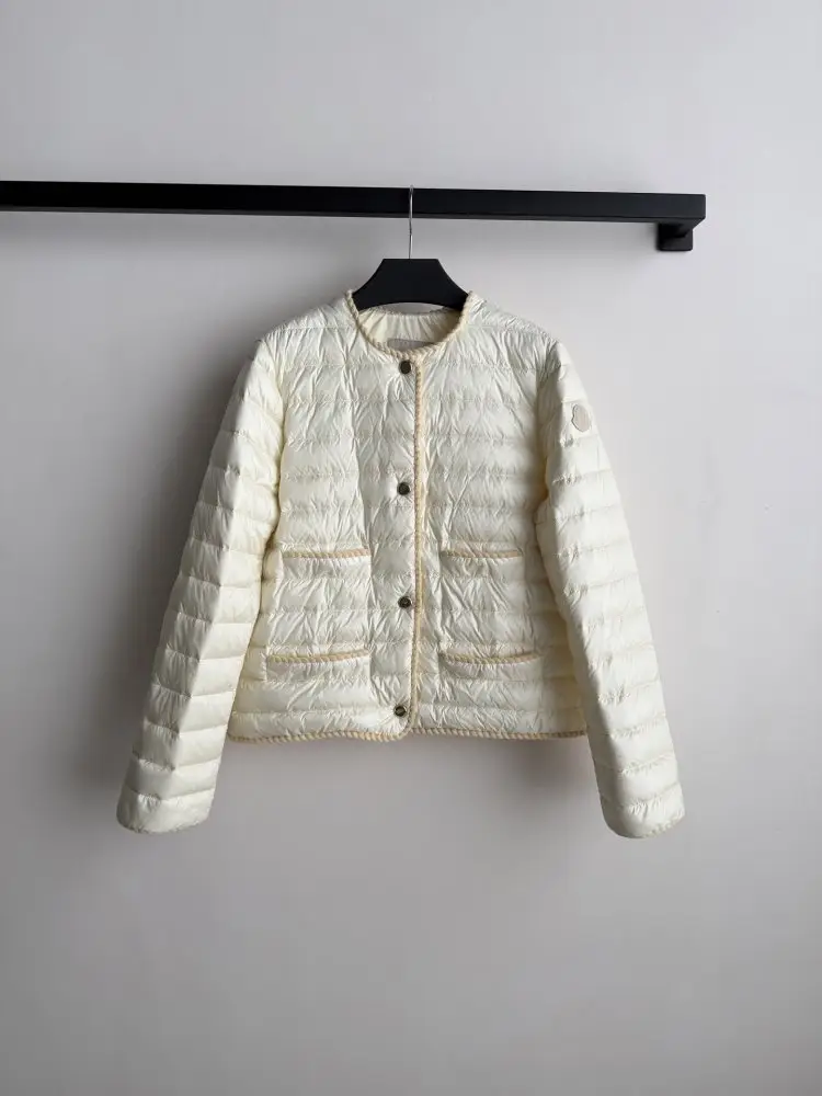 Moncler Куртка женская — Фото 1