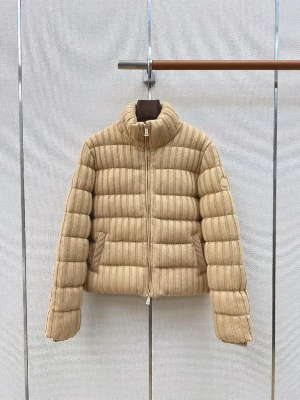 Moncler Куртка жіноча — Фото 1