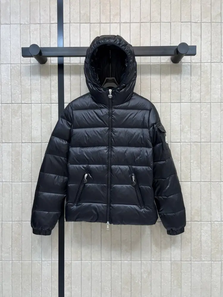 Moncler — Куртка жіноча