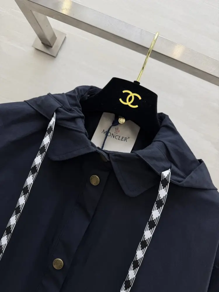 Moncler Jacket women's — Photo 2