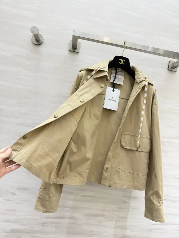 Moncler Куртка женская — Фото 2