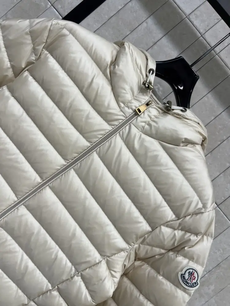 Moncler Куртка женская — Фото 2