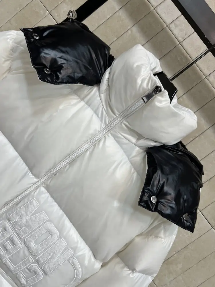Moncler Куртка женская — Фото 2