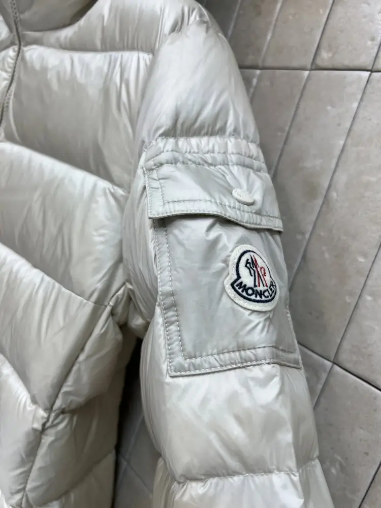 Moncler Jacket women's — Photo 3