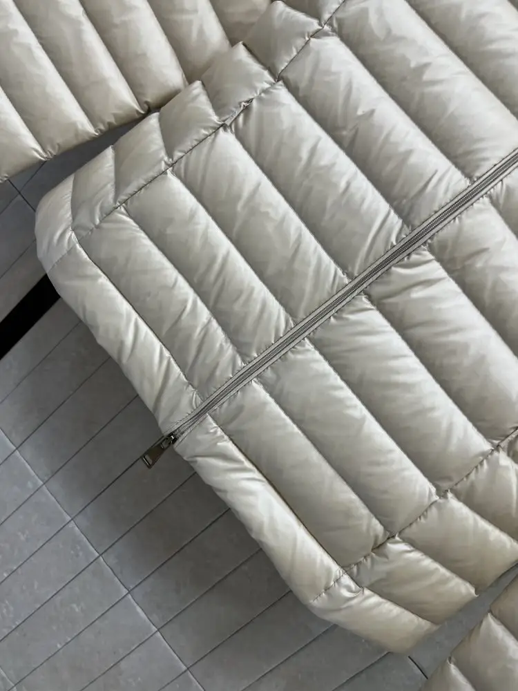 Moncler Куртка женская — Фото 3