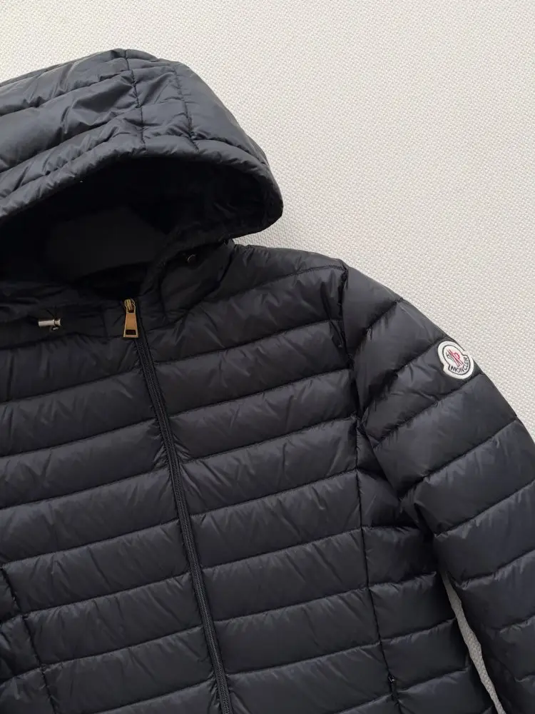 Moncler Jacket women's — Photo 4