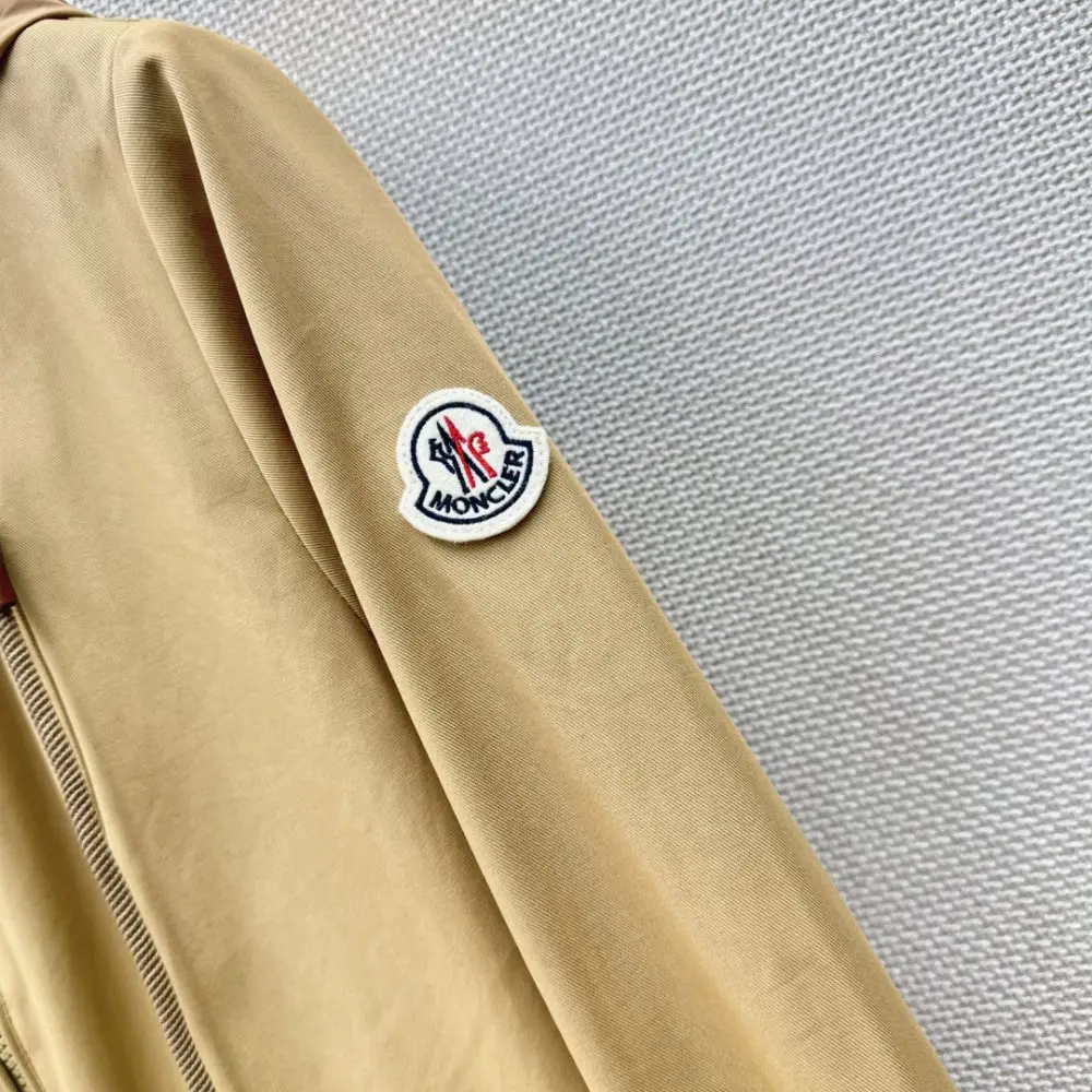 Moncler Куртка женская — Фото 4