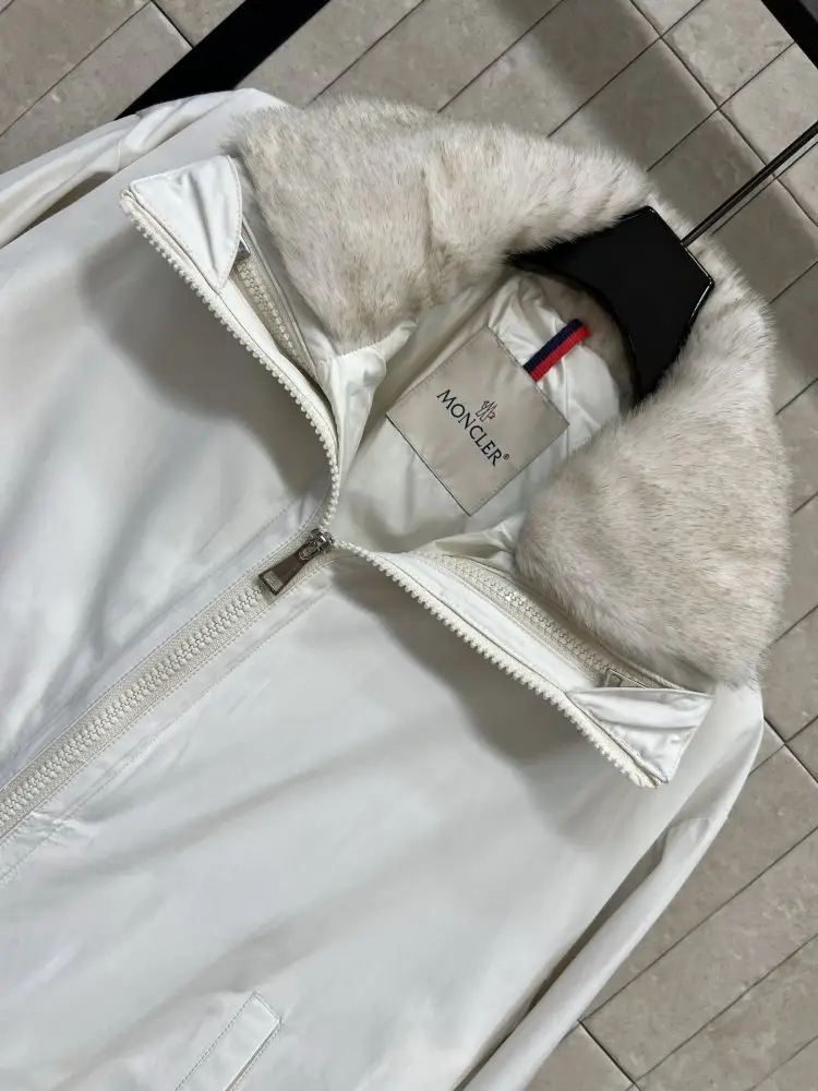 Moncler Куртка женская — Фото 4