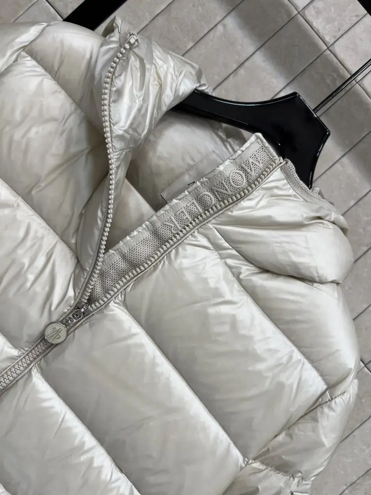 Moncler Jacket women's — Photo 4